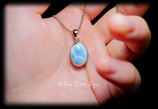 毎日ひとつ　煌めく石のペンダント　ラリマー　１１９