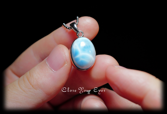 毎日ひとつ　煌めく石のペンダント　ラリマー　１１９