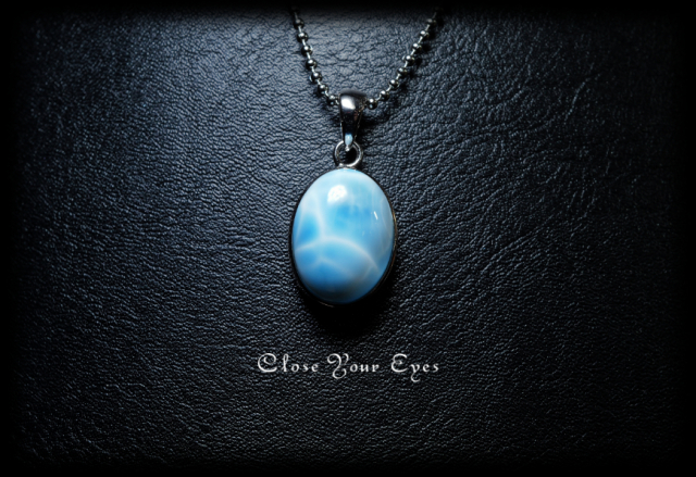 毎日ひとつ　煌めく石のペンダント　ラリマー　１１９