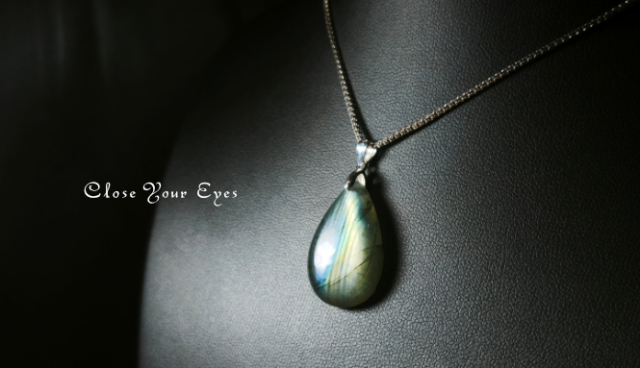 シルバーペンダント　ラブラドライト　１２２