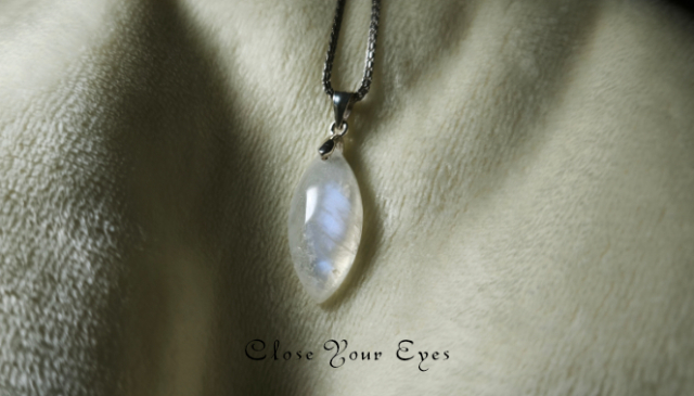 シルバーペンダント　ホワイトラブラドライト　１２3