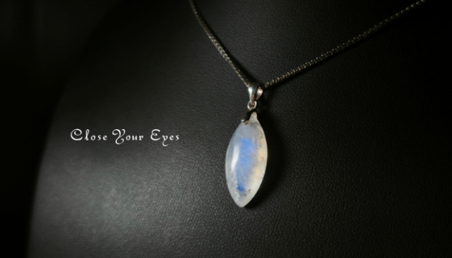 シルバーペンダント　ホワイトラブラドライト　１２3