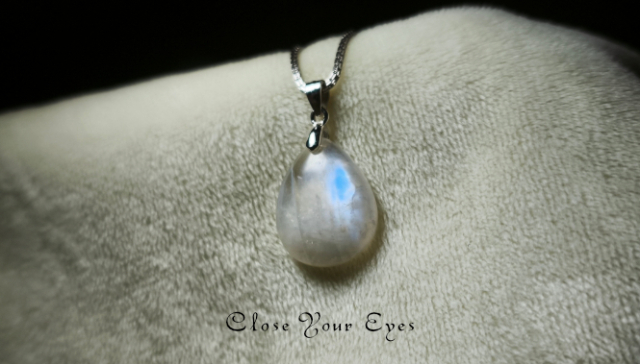 シルバーペンダント　ホワイトラブラドライト　１２４
