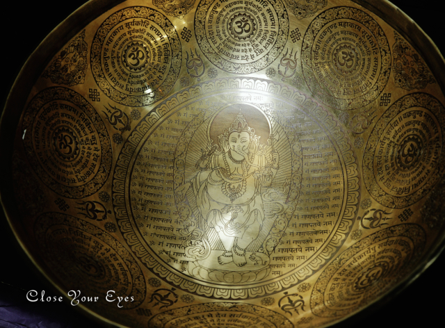 高品質シンギングボウル・手彫り彫刻 ガネーシャ 04