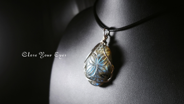 ワイヤーペンダント　ラブラドライト　００１