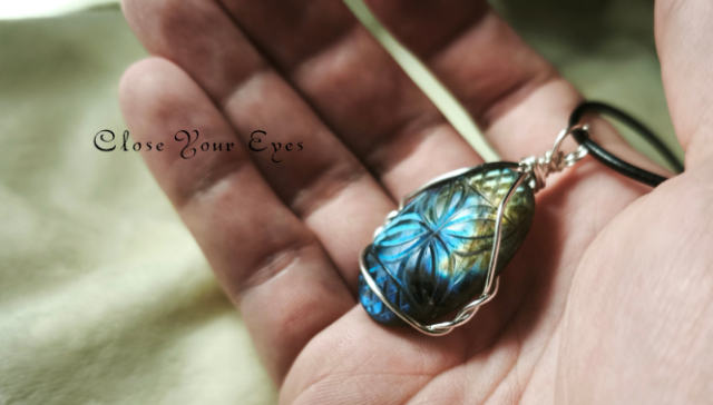 ワイヤーペンダント　ラブラドライト　００１