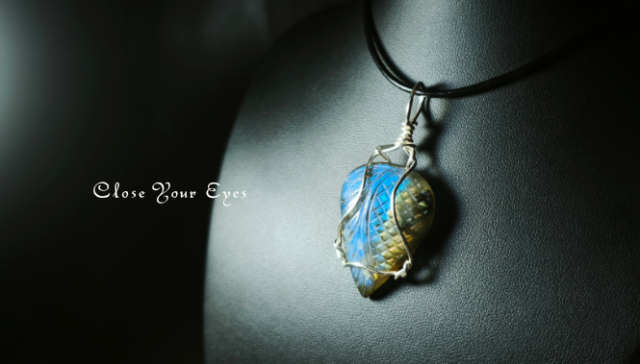 ワイヤーペンダント　ラブラドライト　００２