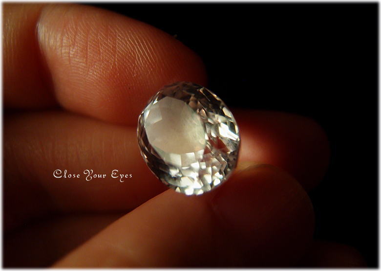 毎日ひとつ　月夜の魔法石　１１　クンツァイト