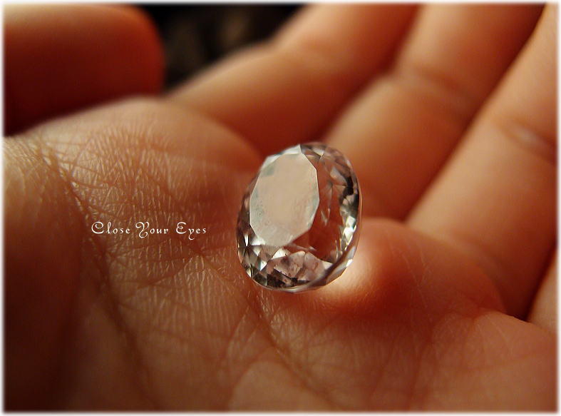 毎日ひとつ　月夜の魔法石　１１　クンツァイト