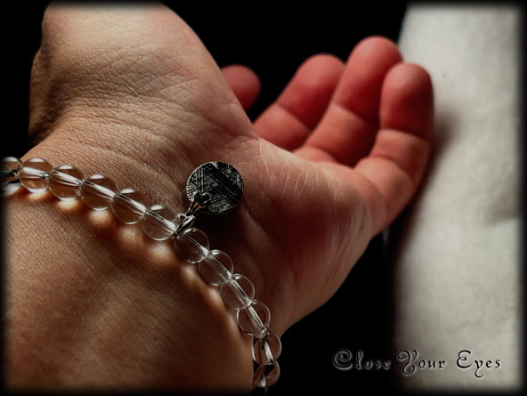 ムオニオナルスタ隕石　クリスタル　ブレスレット（ギベオン隕石）