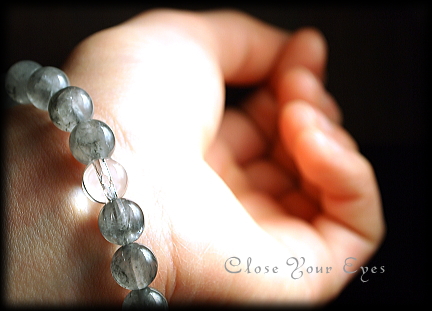 ハイパーエナジーブレスレット　グレー・サージェナイト・イン・クォーツ　８ｍｍ