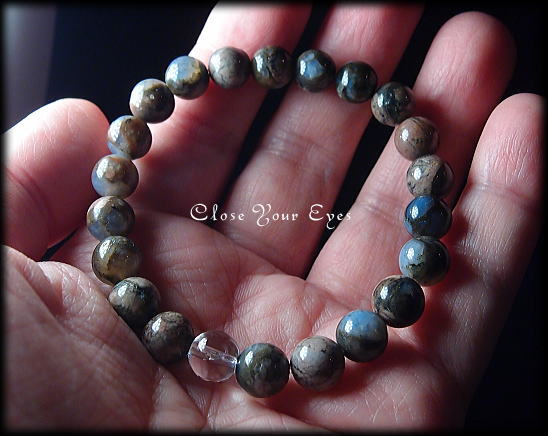 ハイパーエナジーブレス８ミリ　一点もの　ケセラストーン