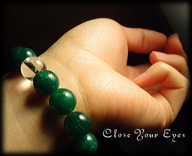 ハイパーエナジーブレスレット　リアル・グリーンアベンチュリン　１０ｍｍ 　着けた画像