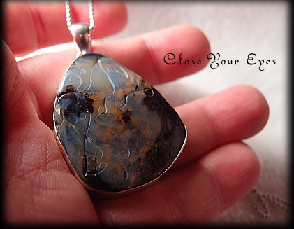 ボルダーオパール リーフ彫刻ペンダント