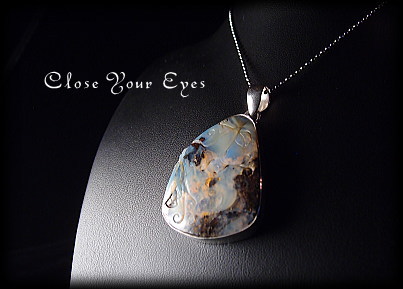 ボルダーオパール リーフ彫刻ペンダント