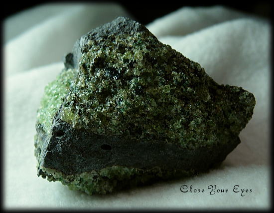 ペリドット　結晶原石　画像２