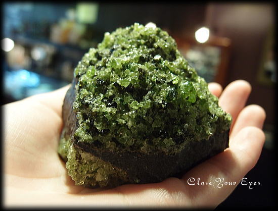 ペリドット　結晶原石　画像４