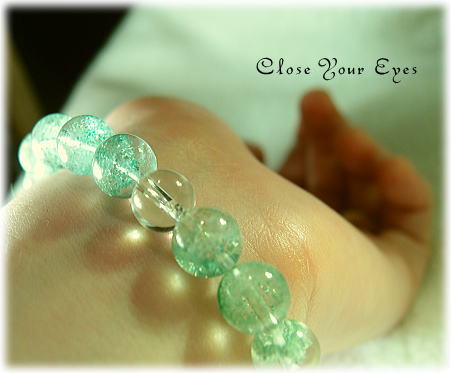 レアな石達　若緑色の幻想 マダガスカルグリーンファントムクォーツ ８ｍｍ玉ブレス　画像