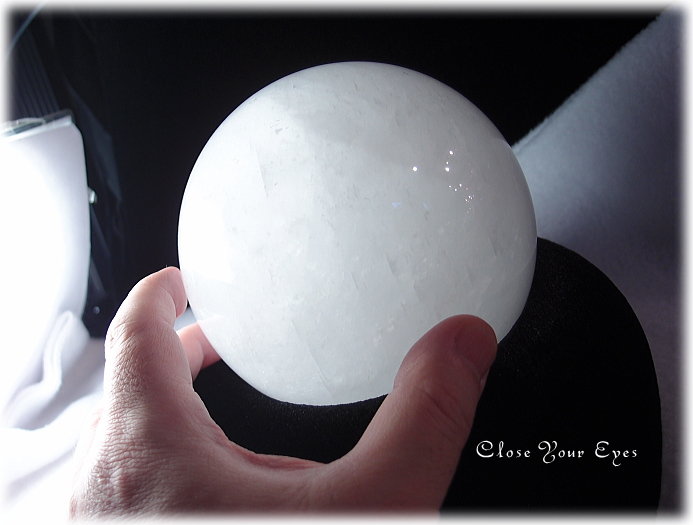 ホワイト石球体