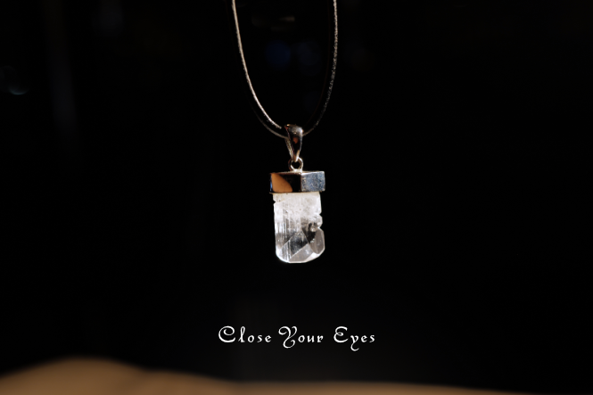 シルバーペンダント　ダンビュライト　１２６