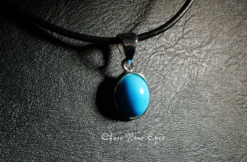 毎日ひとつ　煌めく石のペンダント　スリーピングビューティー　１４３