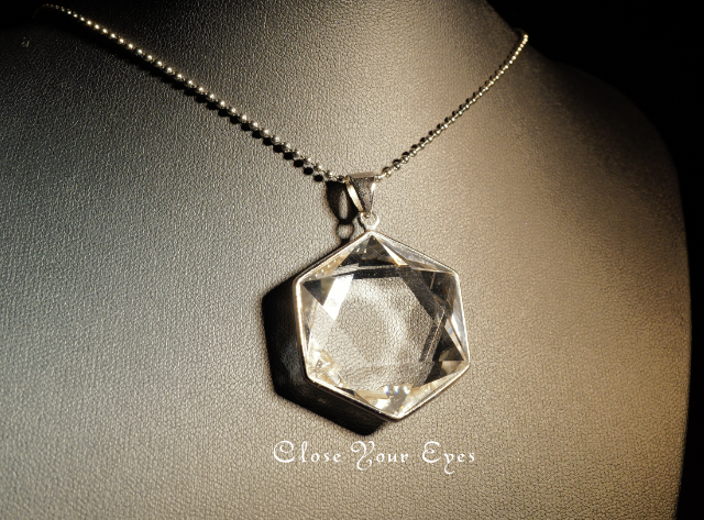 シルバーペンダント　ブラジル産　六芒星クリスタル　１４６